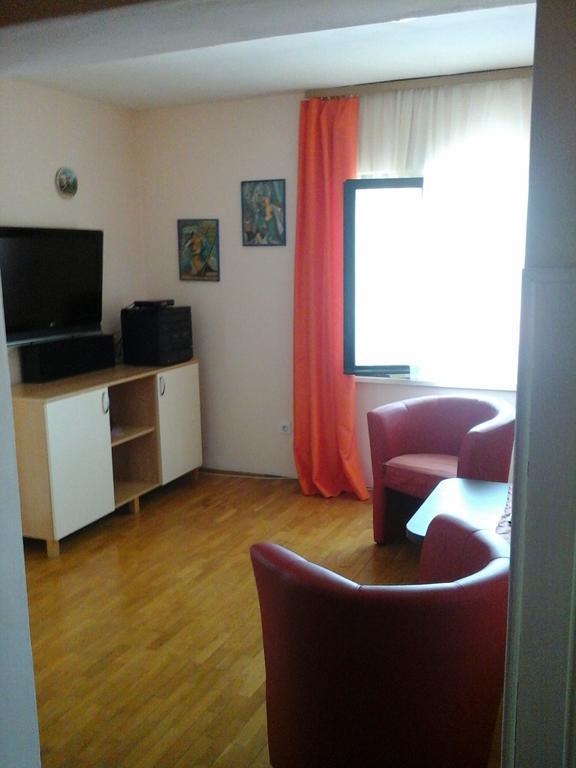 Apartments Tomovic ลุมบาร์ดา ภายนอก รูปภาพ