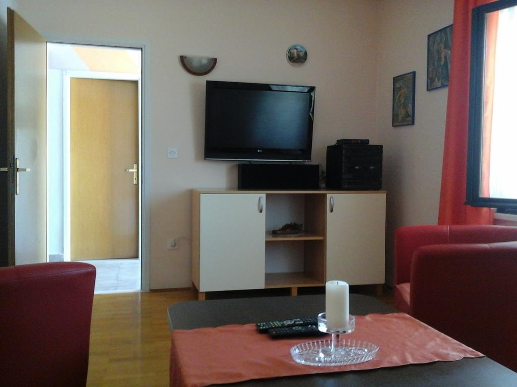 Apartments Tomovic ลุมบาร์ดา ภายนอก รูปภาพ